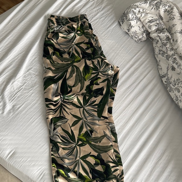 Victoria's Secret Tropical Leaf Pajama Pants - Picture 4 of 5